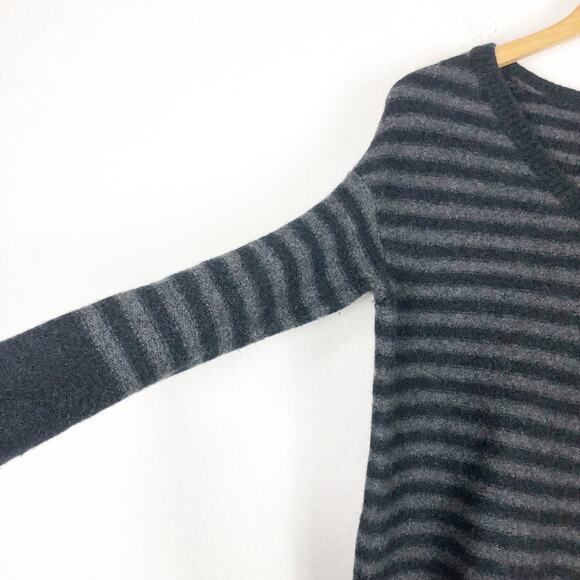 Vince Merino Camel Blend Sweater Large Navy Grey Stripe Pullover Size Medium - Picture 9 of 12